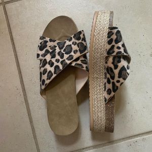 Leopard platform slides
